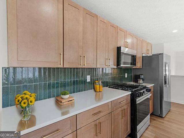 6060 Winston Trace, Mcdonough, GA 30252