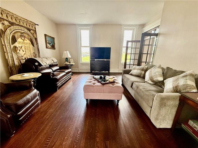 121 W Royle Street, Richmond, MO 64085