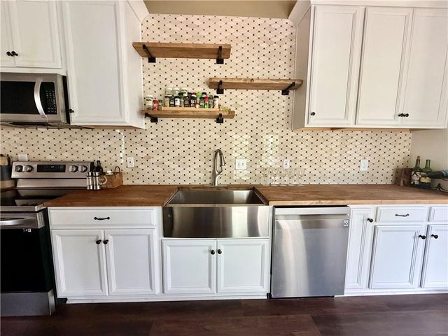 121 W Royle Street, Richmond, MO 64085