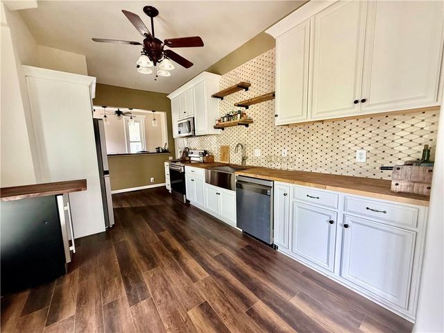 121 W Royle Street, Richmond, MO 64085