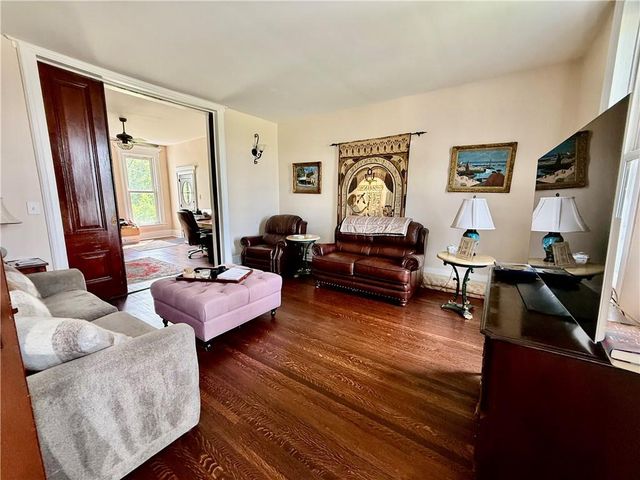 121 W Royle Street, Richmond, MO 64085