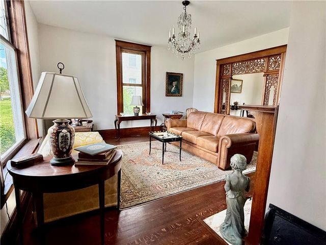 121 W Royle Street, Richmond, MO 64085