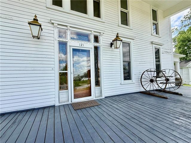 121 W Royle Street, Richmond, MO 64085