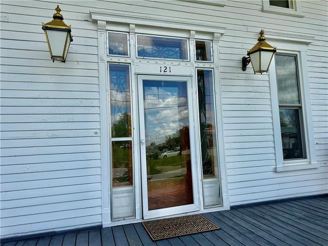 121 W Royle Street, Richmond, MO 64085