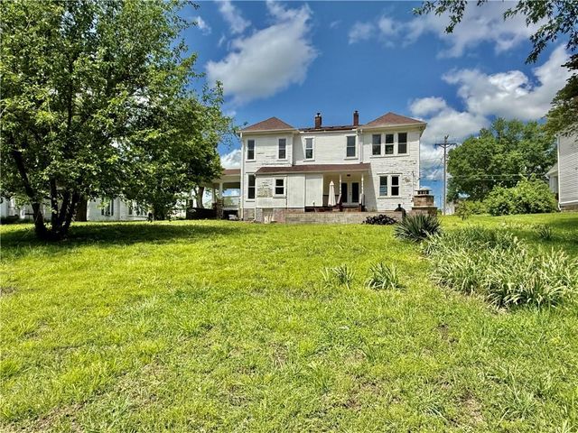 121 W Royle Street, Richmond, MO 64085