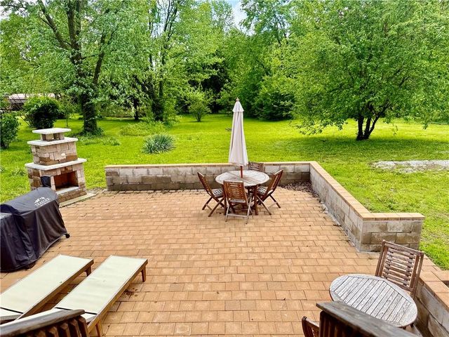 121 W Royle Street, Richmond, MO 64085