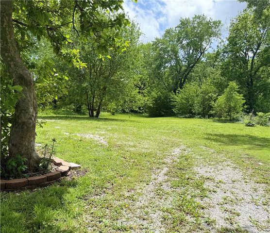 121 W Royle Street, Richmond, MO 64085