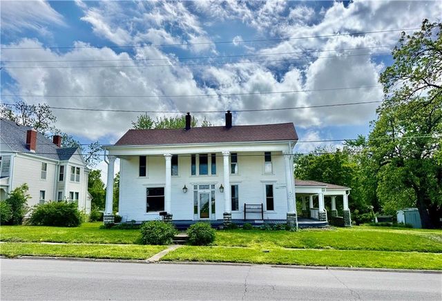 121 W Royle Street, Richmond, MO 64085