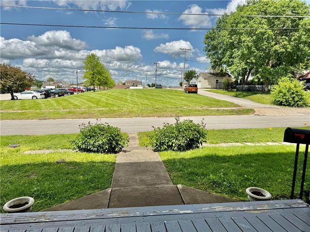 121 W Royle Street, Richmond, MO 64085