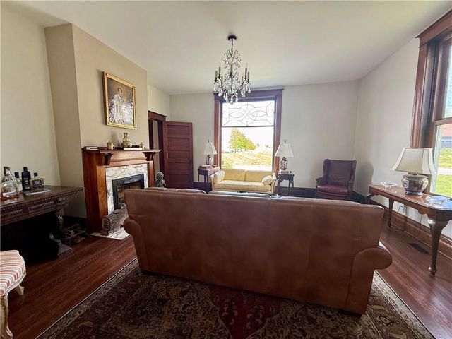 121 W Royle Street, Richmond, MO 64085
