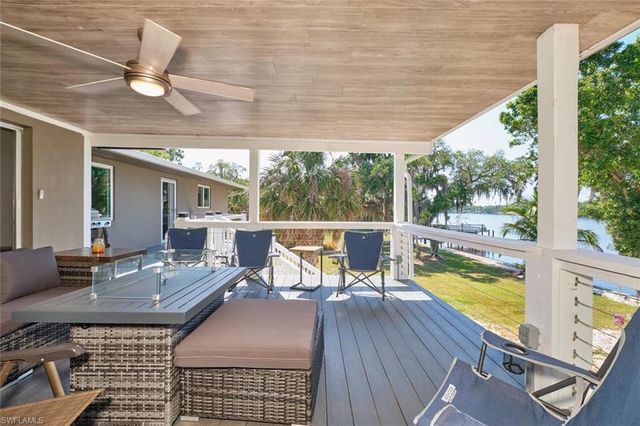 2213 River Pine DR, Fort Myers, FL 33905