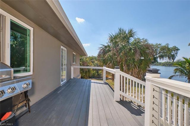 2213 River Pine DR, Fort Myers, FL 33905