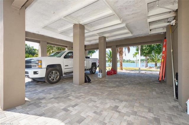 2213 River Pine DR, Fort Myers, FL 33905