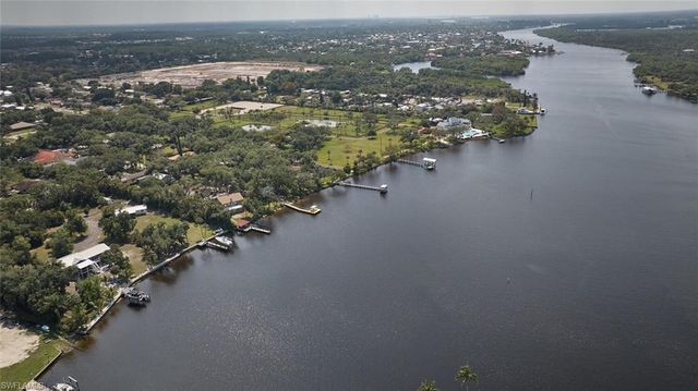 2213 River Pine DR, Fort Myers, FL 33905