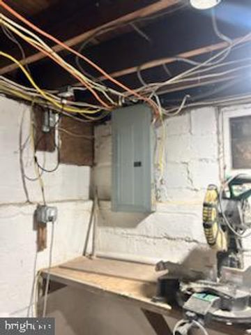 220 BIRCHWOOD RD, Aldan, PA 19018