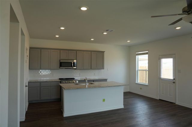 408 Cedar Chase Court, Dayton, TX 77535