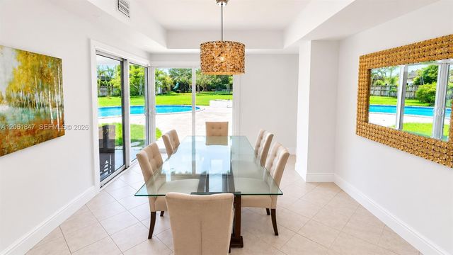 7550 SW 75th St, Miami, FL 33143