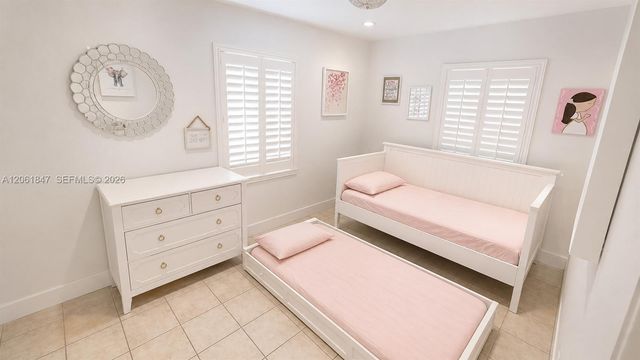 7550 SW 75th St, Miami, FL 33143