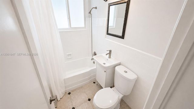 7550 SW 75th St, Miami, FL 33143