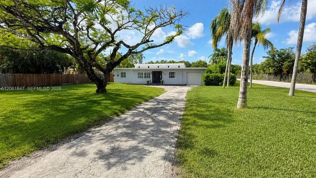 7550 SW 75th St, Miami, FL 33143