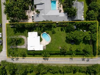 7550 SW 75th St, Miami, FL 33143