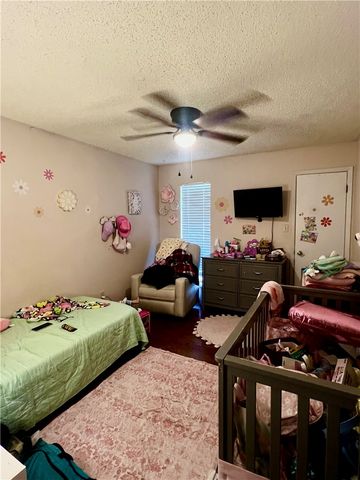 2413 Manitoba Dr, Corpus Christi, TX 78418