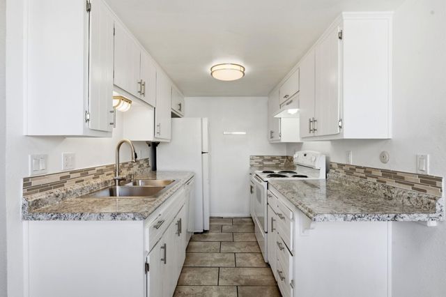 408 Rainbow Court SE, Albuquerque, NM 87123