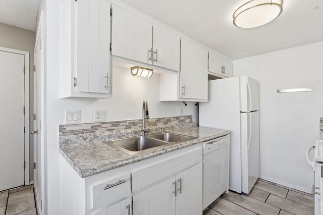 408 Rainbow Court SE, Albuquerque, NM 87123