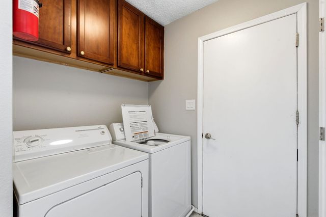 408 Rainbow Court SE, Albuquerque, NM 87123