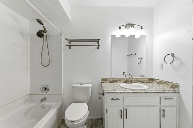 408 Rainbow Court SE, Albuquerque, NM 87123