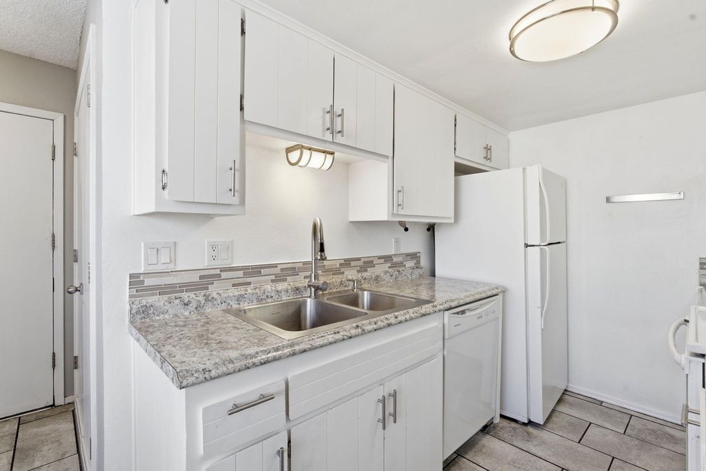 Image 11 of property listing at 408 Rainbow Court SE, Albuquerque, NM 87123