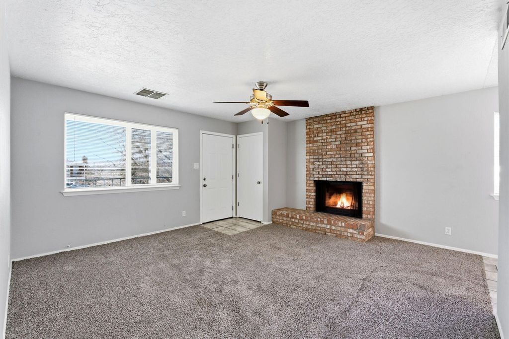 Image 6 of property listing at 408 Rainbow Court SE, Albuquerque, NM 87123