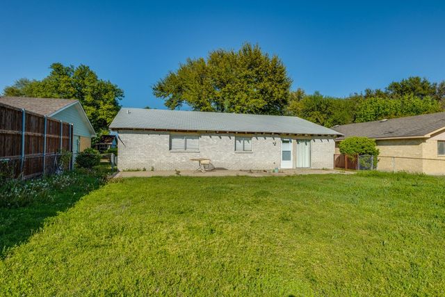 1721 Dell Oak Drive, Garland, TX 75040