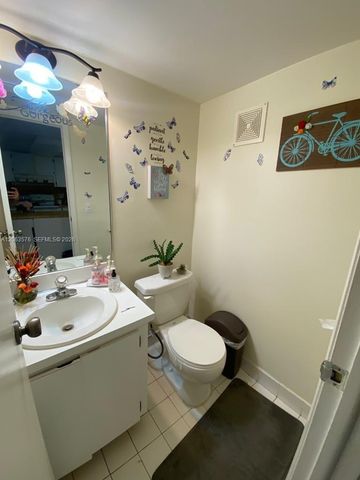 633 N University Dr 14, Plantation, FL 33324