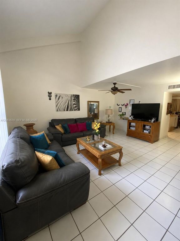 633 N University Dr 14, Plantation, FL 33324
