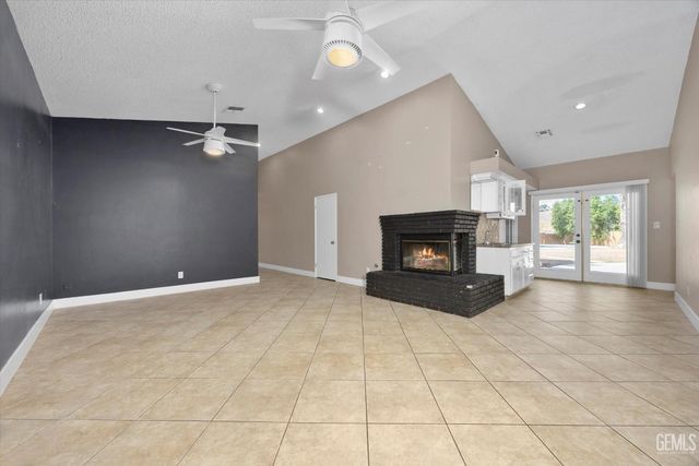 6100 Willow Grove Lane, Bakersfield, CA 93306