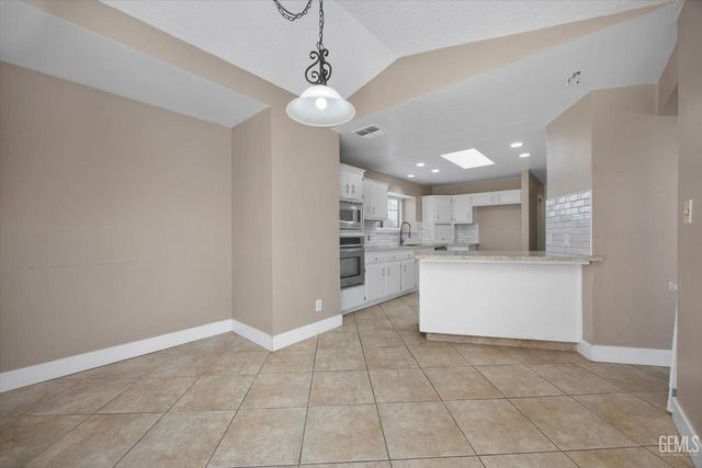 6100 Willow Grove Lane, Bakersfield, CA 93306