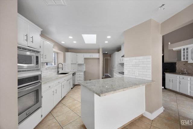 6100 Willow Grove Lane, Bakersfield, CA 93306