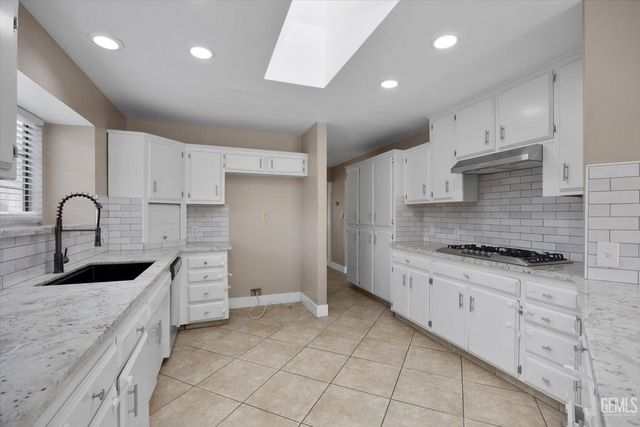 6100 Willow Grove Lane, Bakersfield, CA 93306