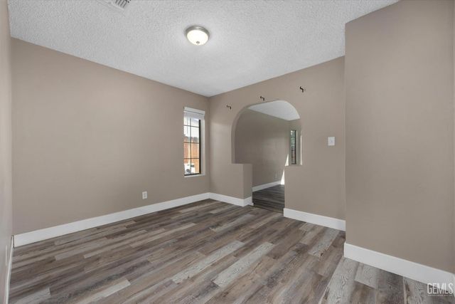 6100 Willow Grove Lane, Bakersfield, CA 93306