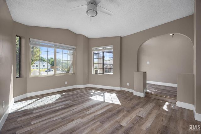 6100 Willow Grove Lane, Bakersfield, CA 93306