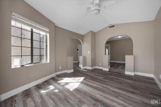 6100 Willow Grove Lane, Bakersfield, CA 93306