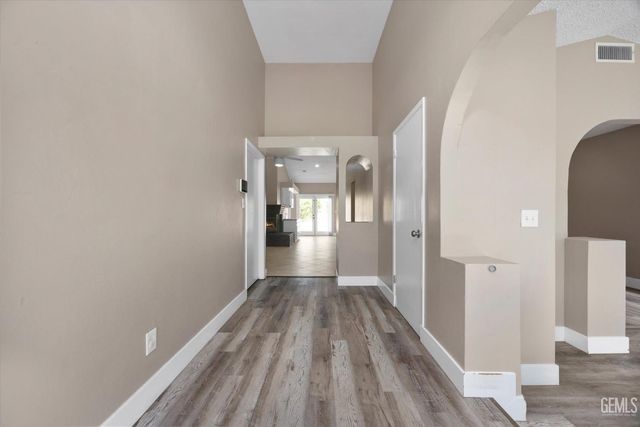 6100 Willow Grove Lane, Bakersfield, CA 93306