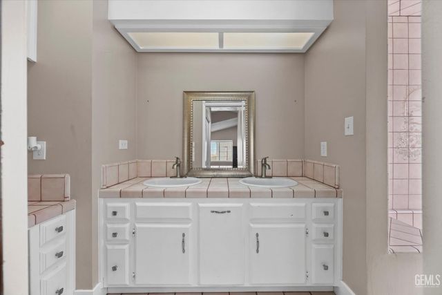 6100 Willow Grove Lane, Bakersfield, CA 93306