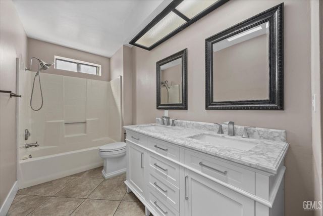 6100 Willow Grove Lane, Bakersfield, CA 93306