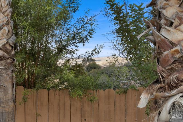 6100 Willow Grove Lane, Bakersfield, CA 93306