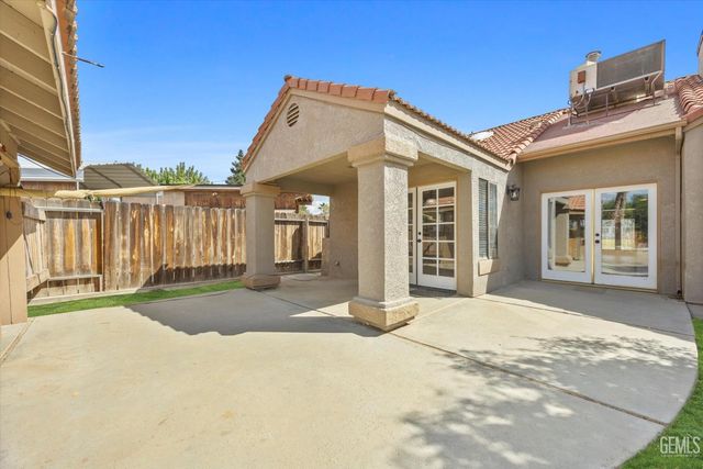 6100 Willow Grove Lane, Bakersfield, CA 93306