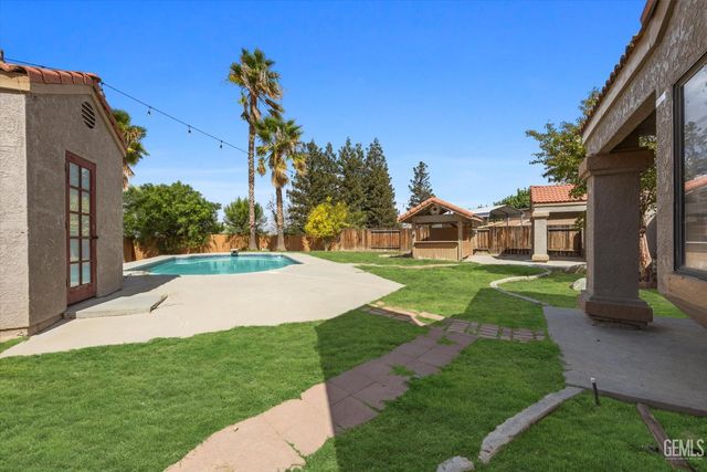 6100 Willow Grove Lane, Bakersfield, CA 93306