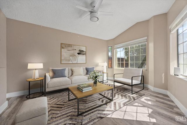 6100 Willow Grove Lane, Bakersfield, CA 93306