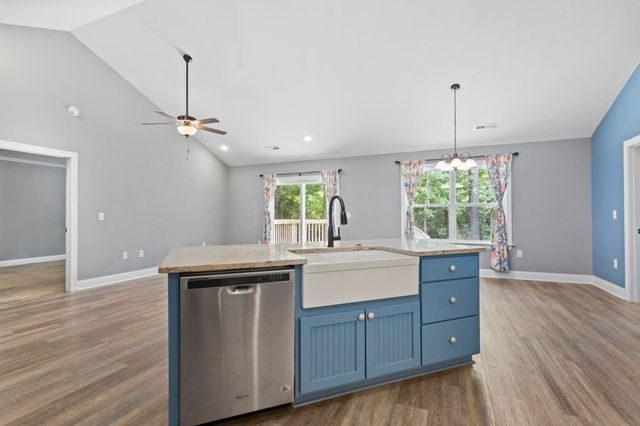 300 Purdue Ct., Galivants Ferry, SC 29544